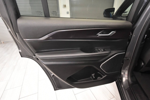 2022 Jeep Grand Cherokee L Altitude 4x4 4dr SUV