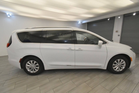 2023 Chrysler Pacifica Touring L AWD 4dr Mini Van