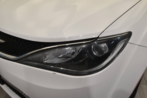 2023 Chrysler Pacifica Touring L AWD 4dr Mini Van