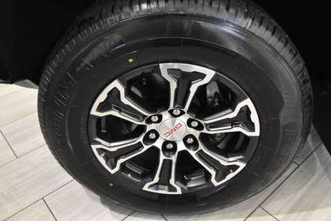 2023 GMC Canyon AT4 4x4 4dr Crew Cab 5 ft. SB