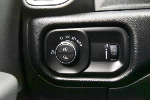 2020 RAM 1500 Big Horn 4x4 4dr Crew Cab 5.6 ft. SB Pickup