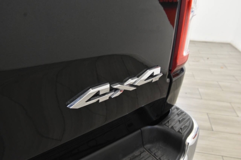 2020 RAM 1500 Big Horn 4x4 4dr Crew Cab 5.6 ft. SB Pickup