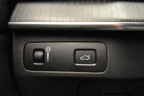 2020 Volvo XC90 T5 Momentum AWD 4dr SUV