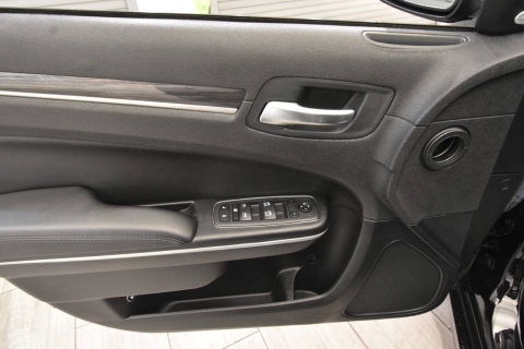 2022 Chrysler 300 Touring L AWD 4dr Sedan