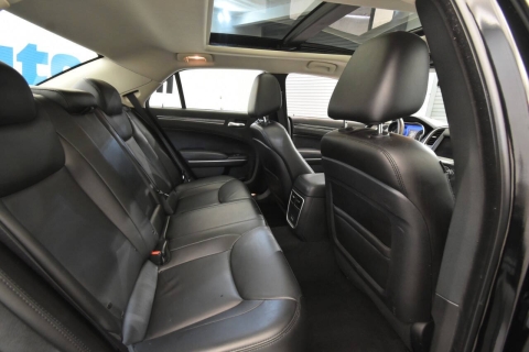 2022 Chrysler 300 Touring L AWD 4dr Sedan