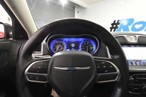 2022 Chrysler 300 Touring L AWD 4dr Sedan