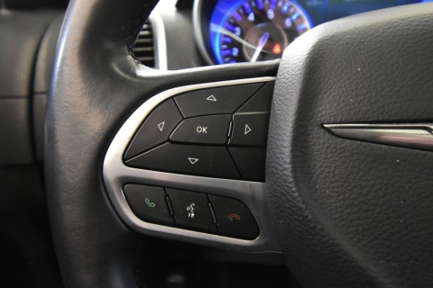 2022 Chrysler 300 Touring L AWD 4dr Sedan