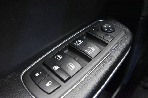 2022 Chrysler 300 Touring L AWD 4dr Sedan