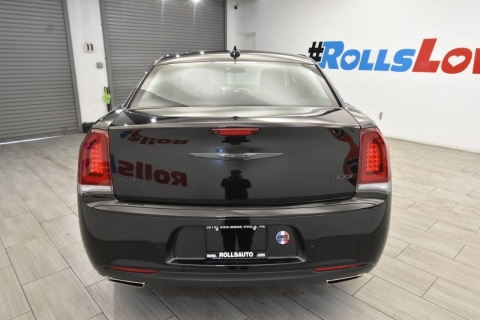 2022 Chrysler 300 Touring L AWD 4dr Sedan