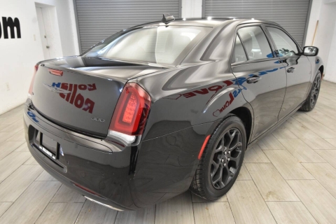 2022 Chrysler 300 Touring L AWD 4dr Sedan