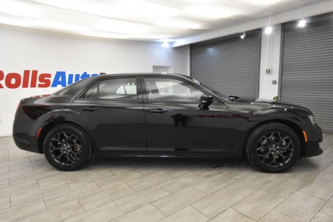 2022 Chrysler 300 Touring L AWD 4dr Sedan