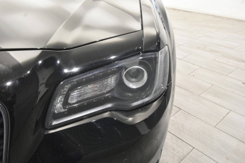 2022 Chrysler 300 Touring L AWD 4dr Sedan