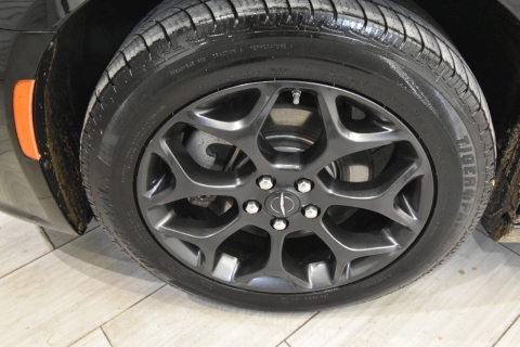 2022 Chrysler 300 Touring L AWD 4dr Sedan