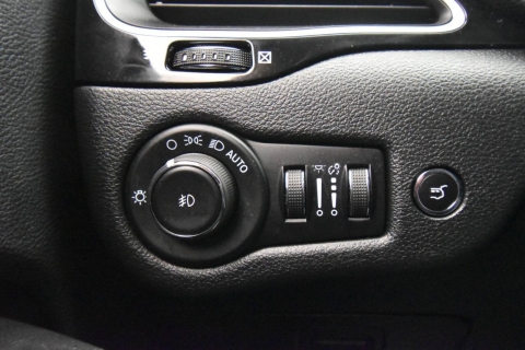 2023 Jeep Cherokee Altitude Lux 4x4 4dr SUV