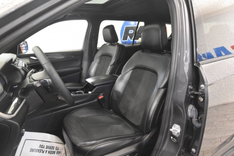 2023 Jeep Grand Cherokee L Altitude 4x4 4dr SUV