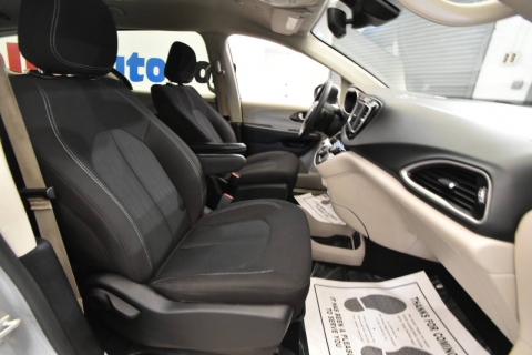 2023 Chrysler Voyager LX 4dr Mini Van