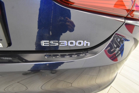 2019 Lexus ES 300h Base 4dr Sedan