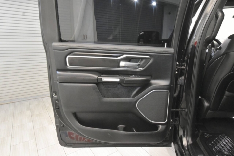 2019 RAM 1500 Laramie 4x4 4dr Crew Cab 5.6 ft. SB Pickup