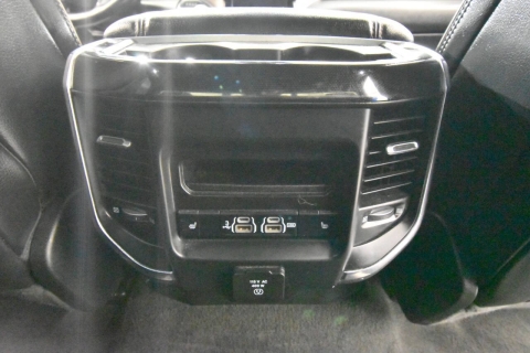 2019 RAM 1500 Laramie 4x4 4dr Crew Cab 5.6 ft. SB Pickup