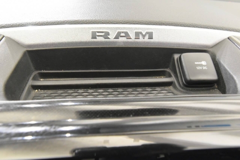 2019 RAM 1500 Laramie 4x4 4dr Crew Cab 5.6 ft. SB Pickup