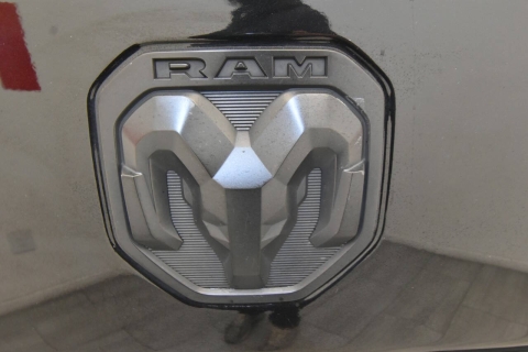 2019 RAM 1500 Laramie 4x4 4dr Crew Cab 5.6 ft. SB Pickup