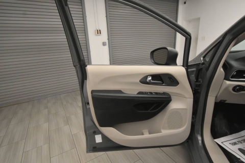 2023 Chrysler Pacifica Touring L 4dr Mini Van