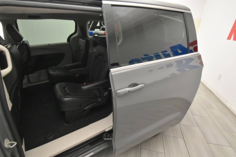 2023 Chrysler Pacifica Touring L 4dr Mini Van