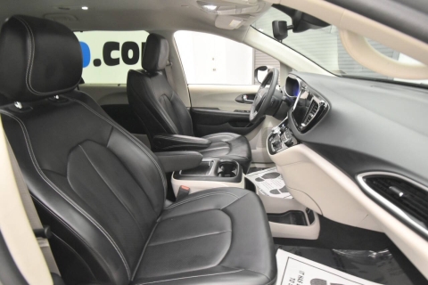 2023 Chrysler Pacifica Touring L 4dr Mini Van