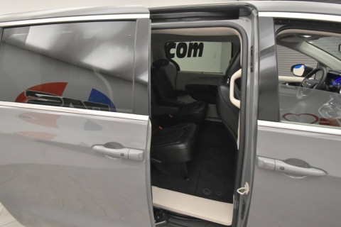 2023 Chrysler Pacifica Touring L 4dr Mini Van