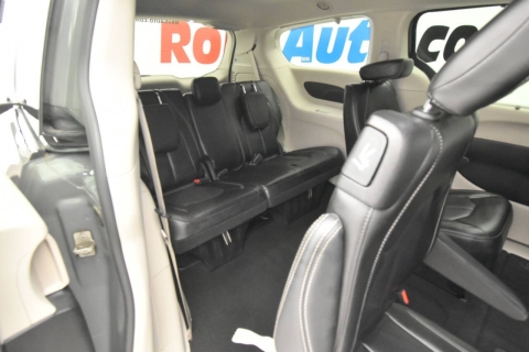 2023 Chrysler Pacifica Touring L 4dr Mini Van
