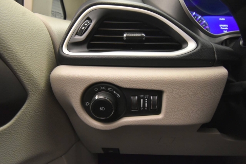 2023 Chrysler Pacifica Touring L 4dr Mini Van