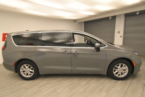2023 Chrysler Pacifica Touring L 4dr Mini Van
