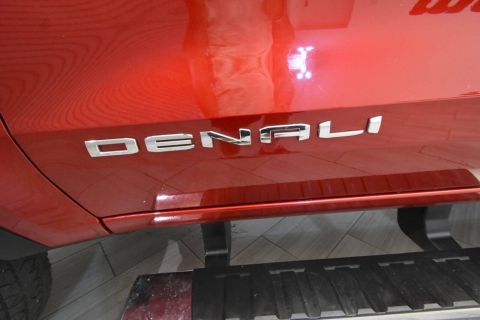 2023 GMC Canyon Denali 4x4 4dr Crew Cab 5 ft. SB