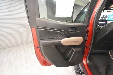 2023 GMC Canyon Denali 4x4 4dr Crew Cab 5 ft. SB