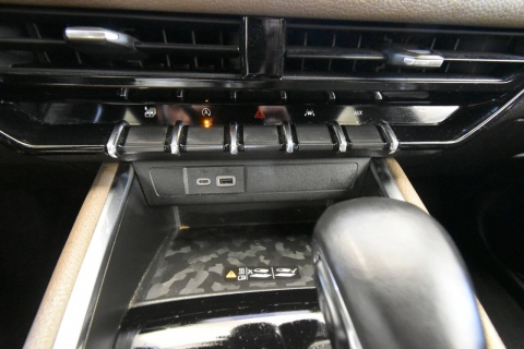 2023 GMC Canyon Denali 4x4 4dr Crew Cab 5 ft. SB