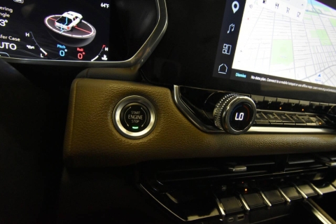 2023 GMC Canyon Denali 4x4 4dr Crew Cab 5 ft. SB