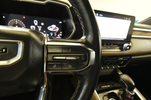 2023 GMC Canyon Denali 4x4 4dr Crew Cab 5 ft. SB