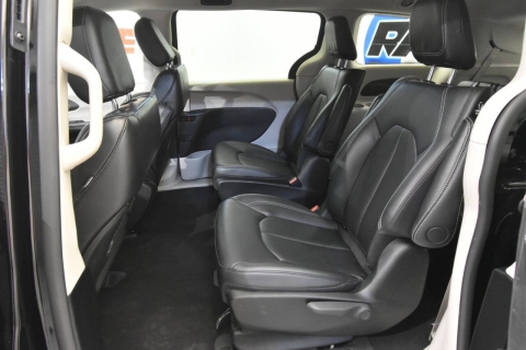 2024 Chrysler Pacifica Plug-In Hybrid Select 4dr Mini Van