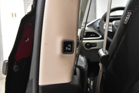 2024 Chrysler Pacifica Plug-In Hybrid Select 4dr Mini Van