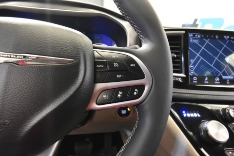 2024 Chrysler Pacifica Plug-In Hybrid Select 4dr Mini Van