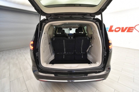 2024 Chrysler Pacifica Plug-In Hybrid Select 4dr Mini Van