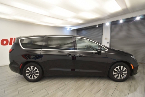 2024 Chrysler Pacifica Plug-In Hybrid Select 4dr Mini Van