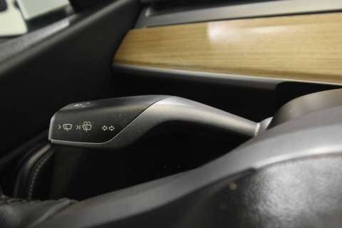 2022 Tesla Model Y Long Range AWD 4dr Crossover