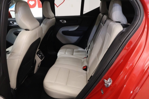 2019 Volvo XC40 T4 Momentum 4dr SUV