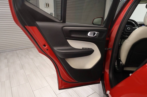 2019 Volvo XC40 T4 Momentum 4dr SUV