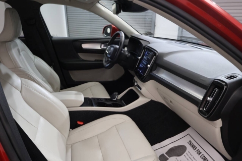 2019 Volvo XC40 T4 Momentum 4dr SUV