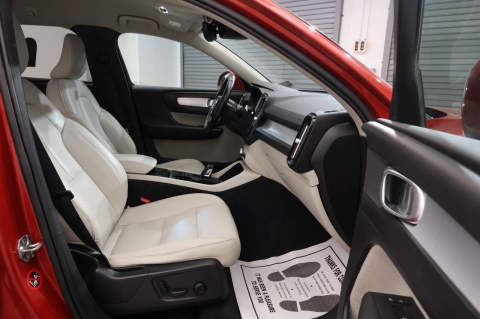 2019 Volvo XC40 T4 Momentum 4dr SUV