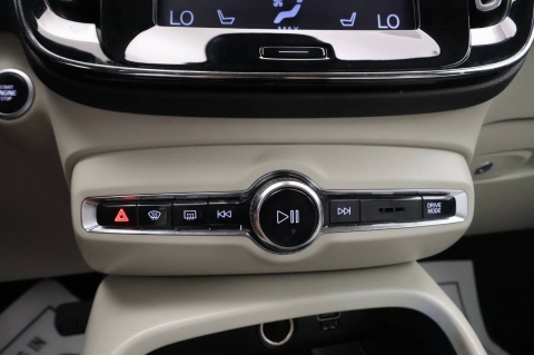2019 Volvo XC40 T4 Momentum 4dr SUV