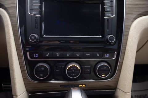 2016 Volkswagen Passat 1.8T SEL 4dr Sedan PZEV