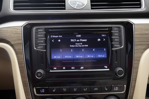 2016 Volkswagen Passat 1.8T SEL 4dr Sedan PZEV